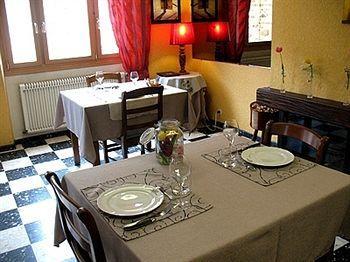 Hotel Le Relais Du Coustoubi Campouriez Bagian luar foto