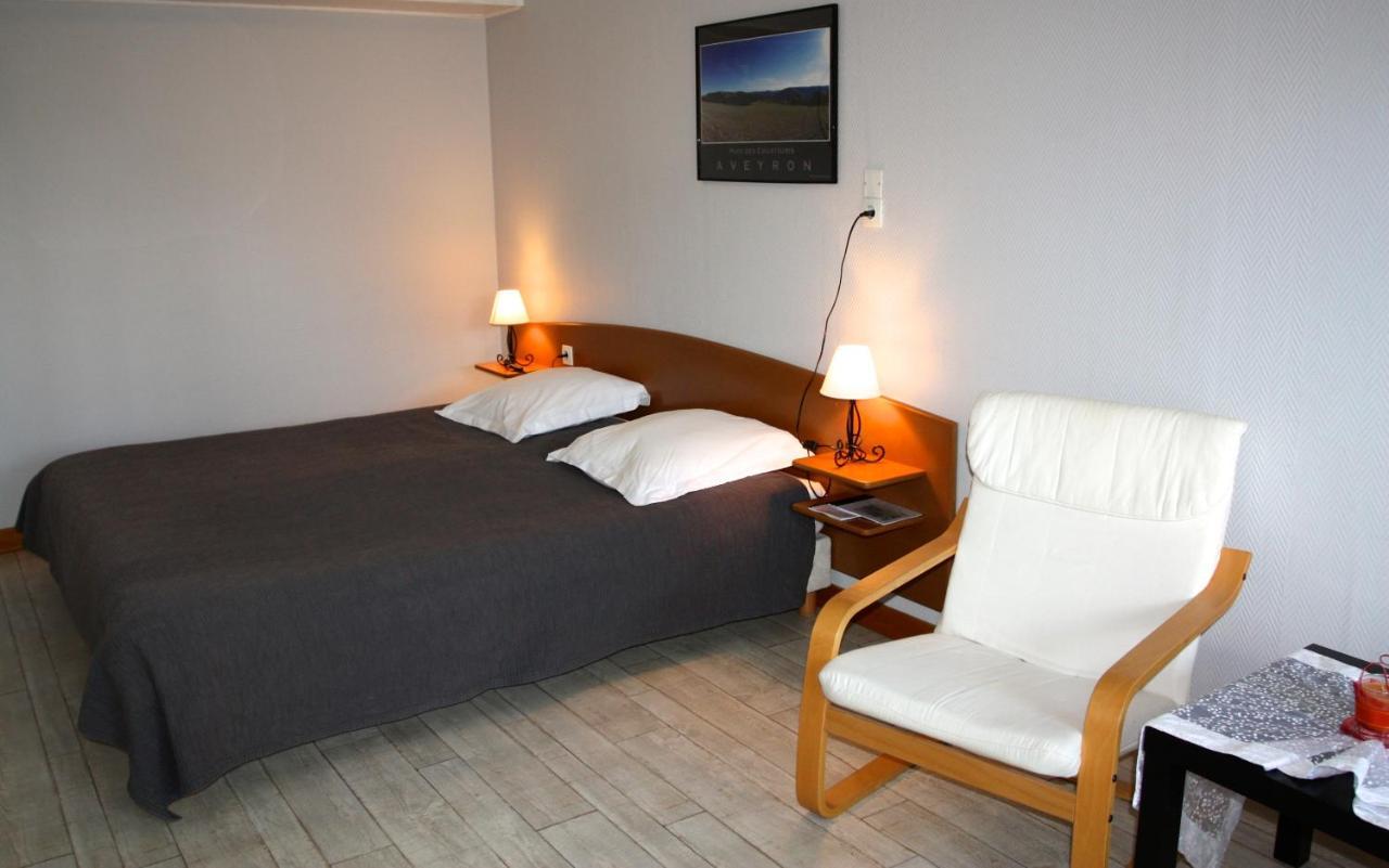 Hotel Le Relais Du Coustoubi Campouriez Bagian luar foto